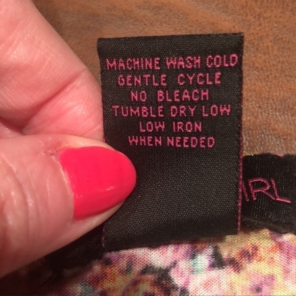 MATERIAL GIRL Vibrant Fun Print Crop Top! Size XS - Picture 4 of 6